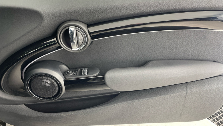 MINI Hatchback 135kW Cooper S Level 3 33kWh 3dr Auto Electric Hatchback